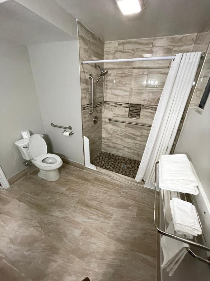 Hamilton Inn Room photo