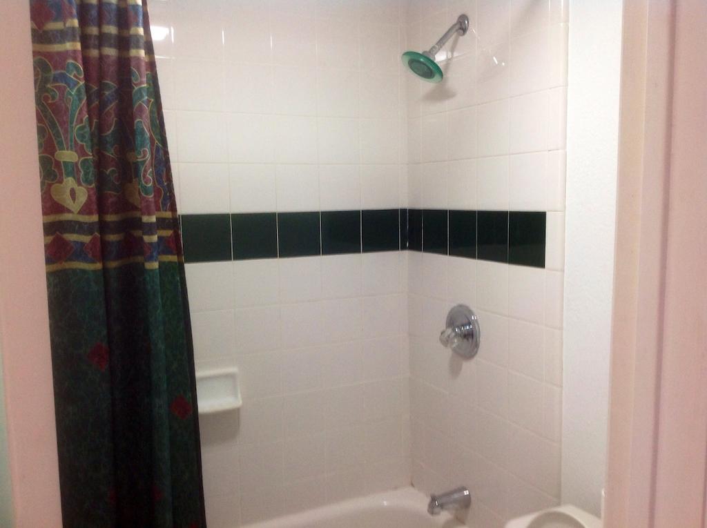Hamilton Inn Room photo