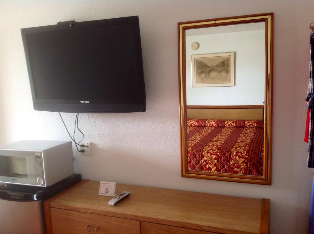Hamilton Inn Room photo